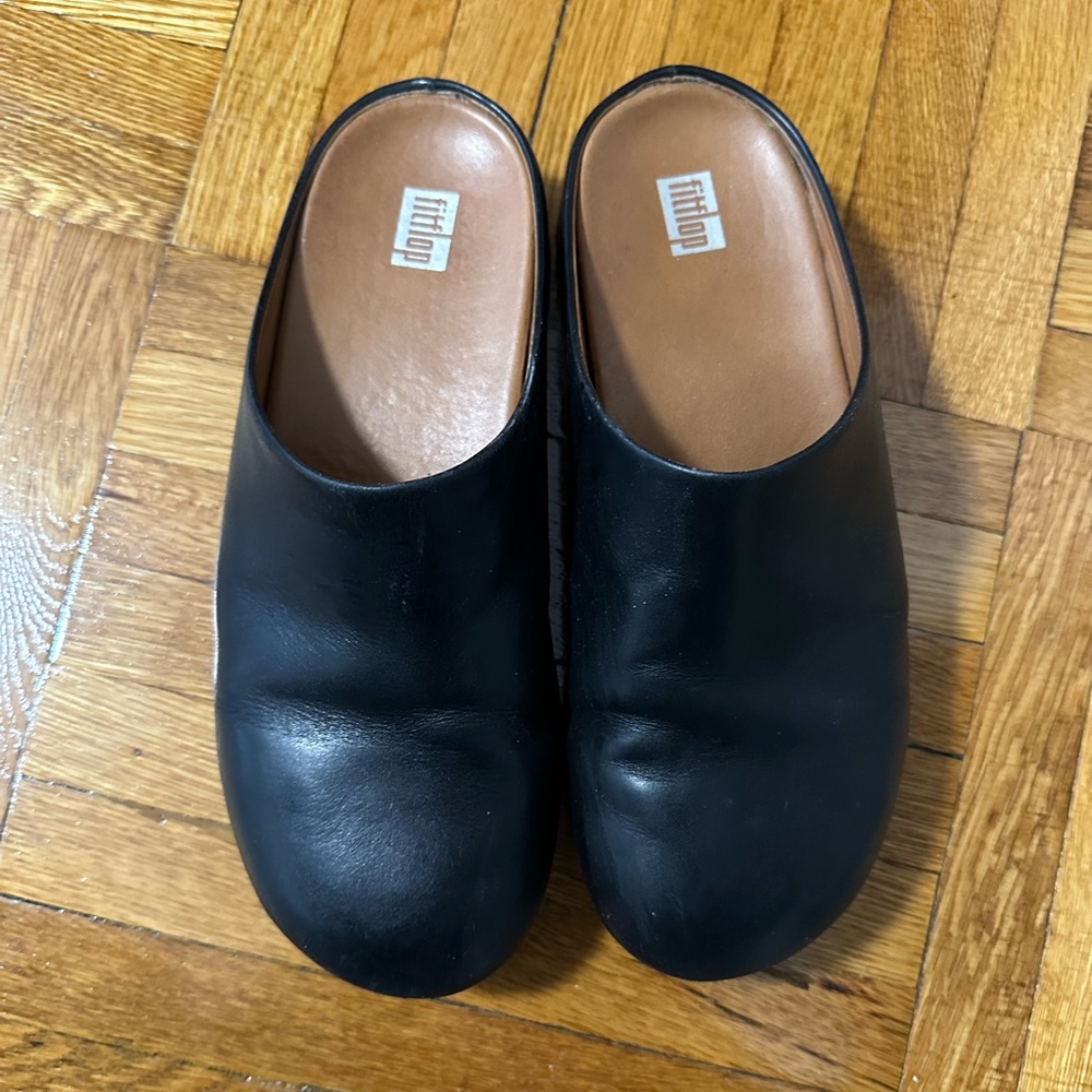 Fitflop women’s shuv clogs black leather size 9
